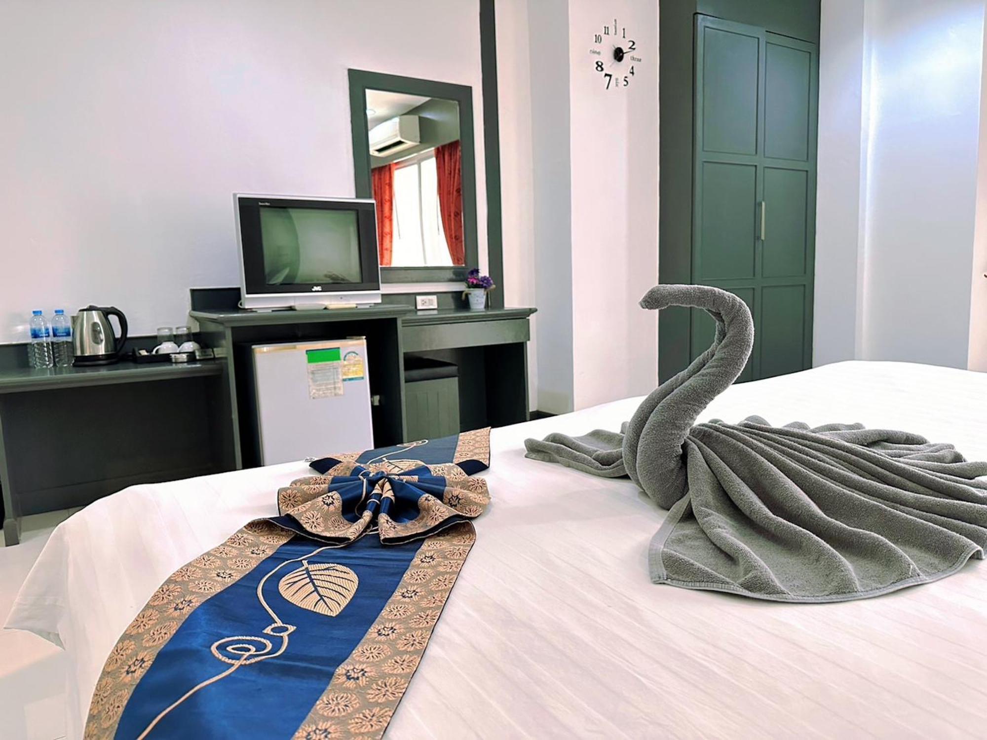 Hotel Baya Phuket Patong Стая снимка