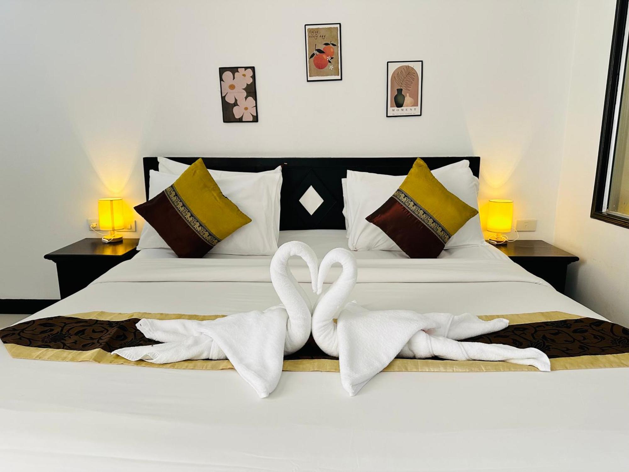 Hotel Baya Phuket Patong Екстериор снимка