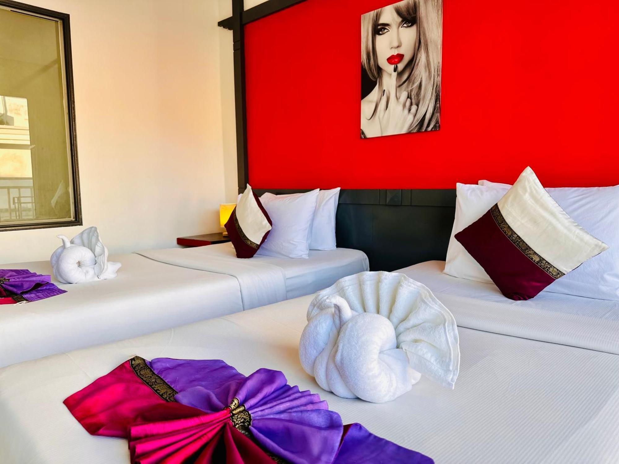 Hotel Baya Phuket Patong Екстериор снимка
